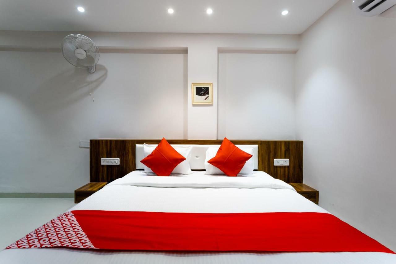 Oyo 29585 The Cliff Hotel Indore Exterior photo